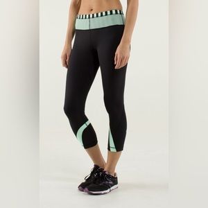 Lululemon Womens 6 Run Inspire Crop II Black/ Fresh Teal